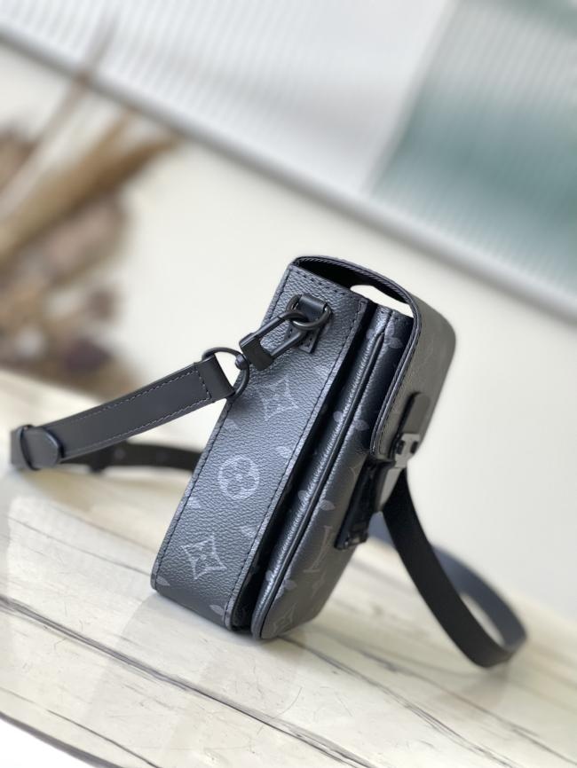 LV M82252 黑花 S-Lock Vertical Wearable 钱夹，时尚潮流必备