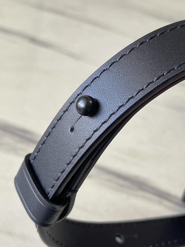 LV M82252 黑花 S-Lock Vertical Wearable 钱夹，时尚潮流必备