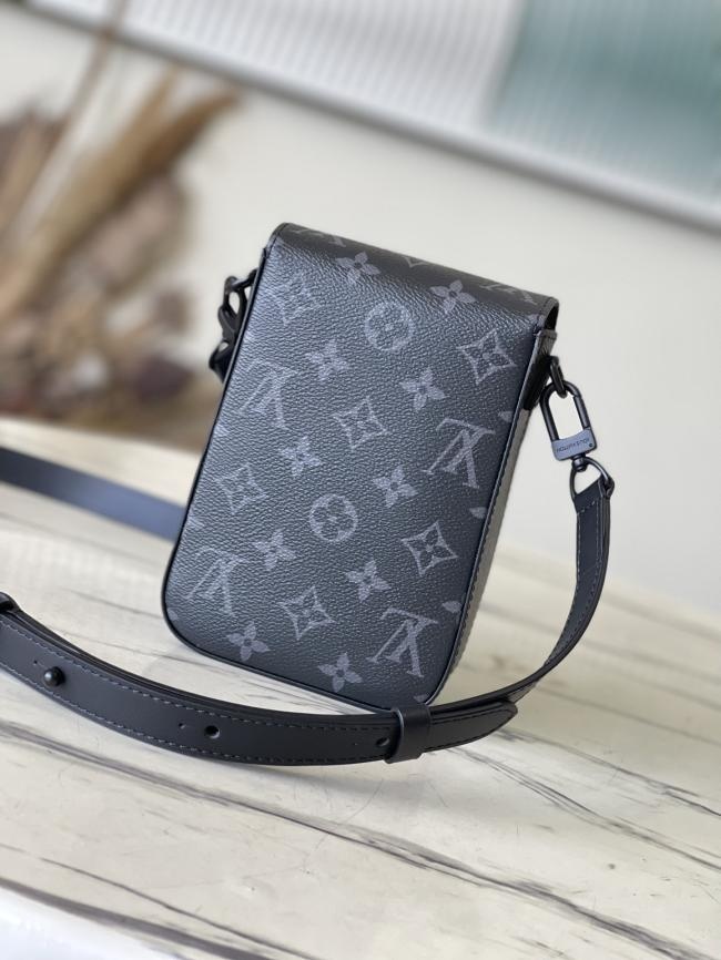 LV M82252 黑花 S-Lock Vertical Wearable 钱夹，时尚潮流必备