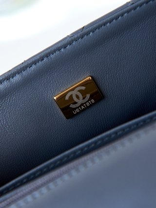 CHANEL 23k新手柄CF Mini羊皮包AS2431，时尚光泽质感，可斜挎手拎