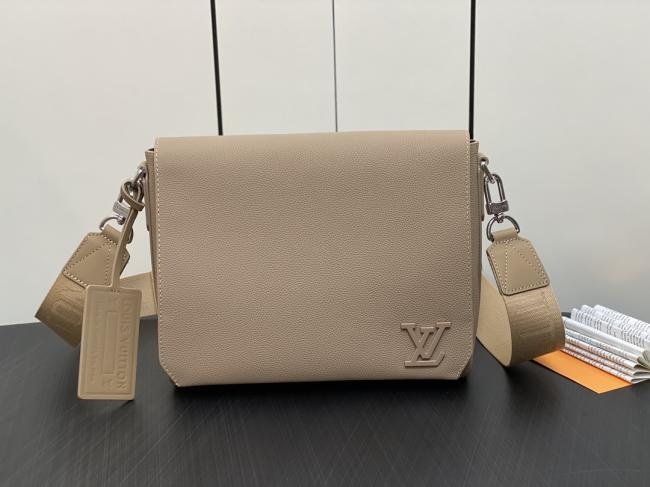 LV M22505杏色全皮男包 邮差包 Takeoff系列