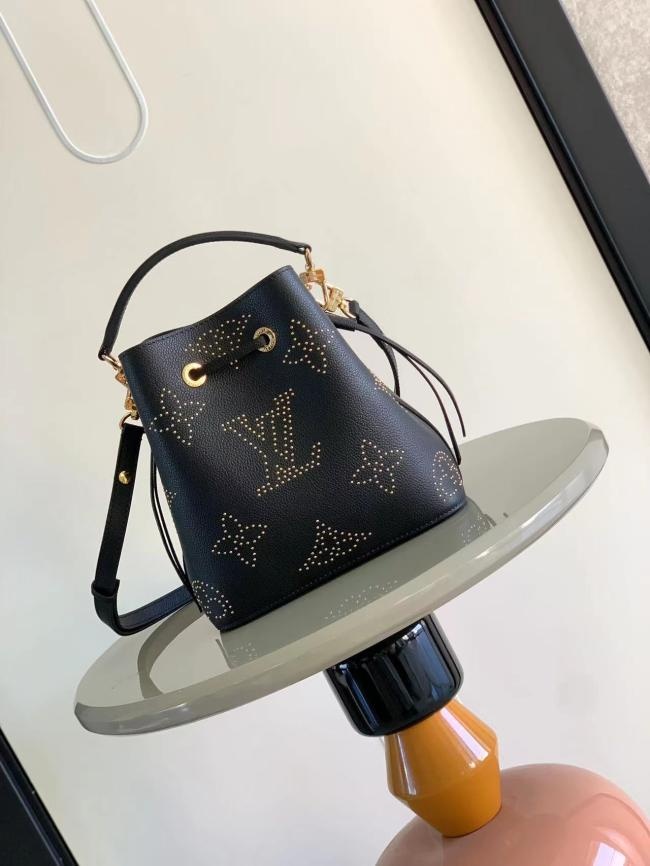 LV NéoNoé BB M45709 饰钉 Monogram 水桶包