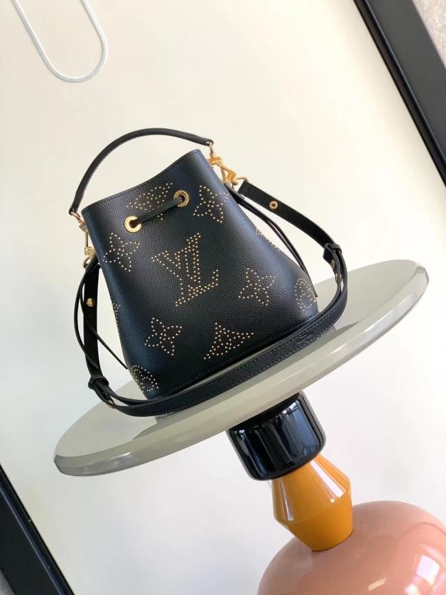 LV NéoNoé BB M45709 饰钉 Monogram 水桶包