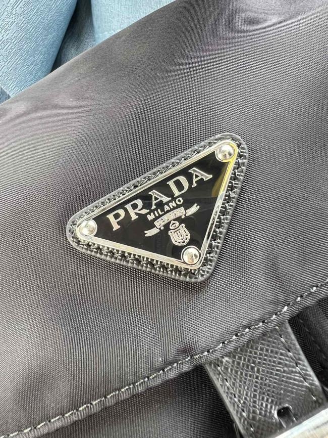 Prada新品降落伞尼龙背包小号1BZ677