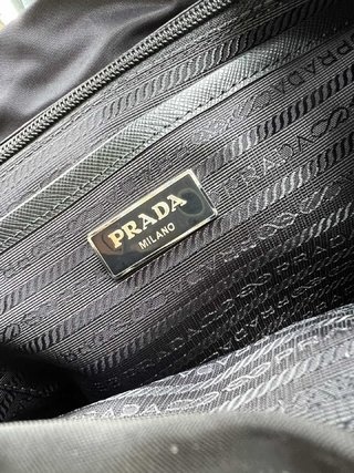 Prada新品降落伞尼龙背包小号1BZ677