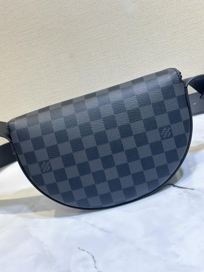 LV M23835 男包月亮包系列 秋冬新款 LV MOON CROSSBODY 手袋