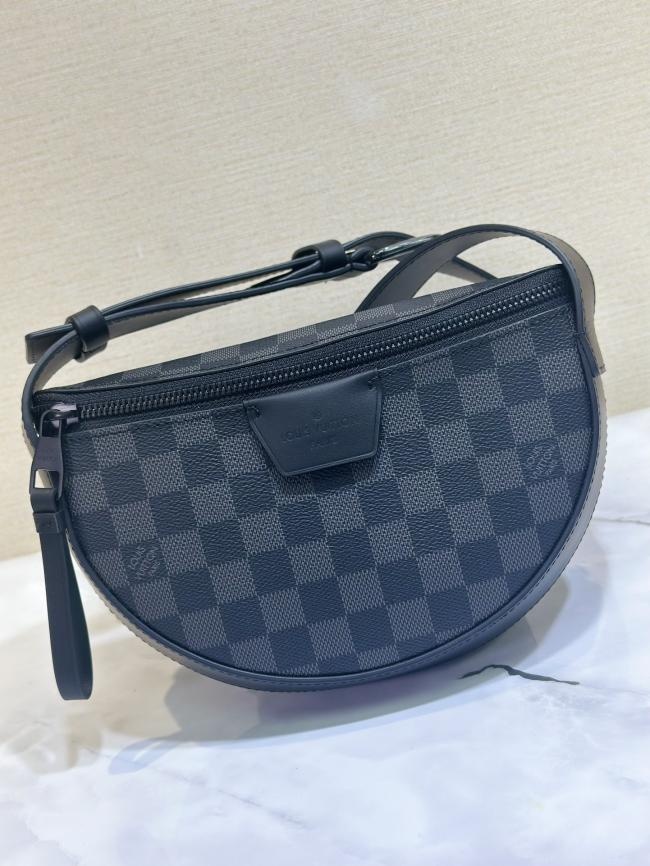 LV M23835 男包月亮包系列 秋冬新款 LV MOON CROSSBODY 手袋