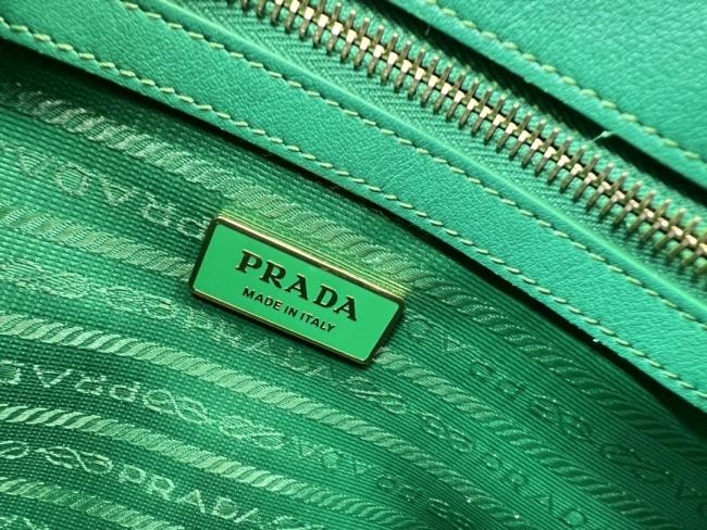 PRADA 刺绣织物托特包1BA354中号，Saffiano皮革长肩带设计