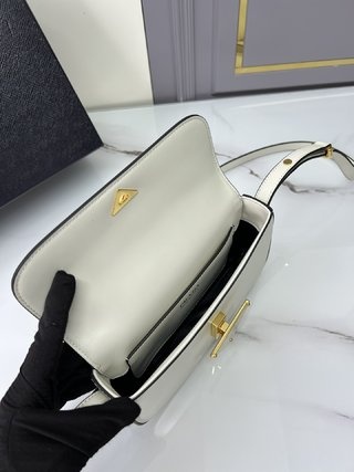 Prada 新款1BD339 单肩包，时尚高级设计，气质女孩必备